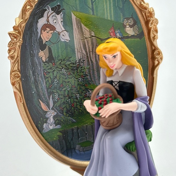 HALLMARK WALT DISNEY'S SLEEPING BEAUTY 1999 ORNAMENT NEW IN BOX - Picture 4 of 8